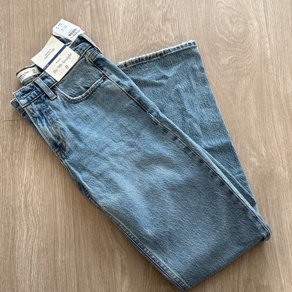 ABERCROMBIE Straight Leg Jeans